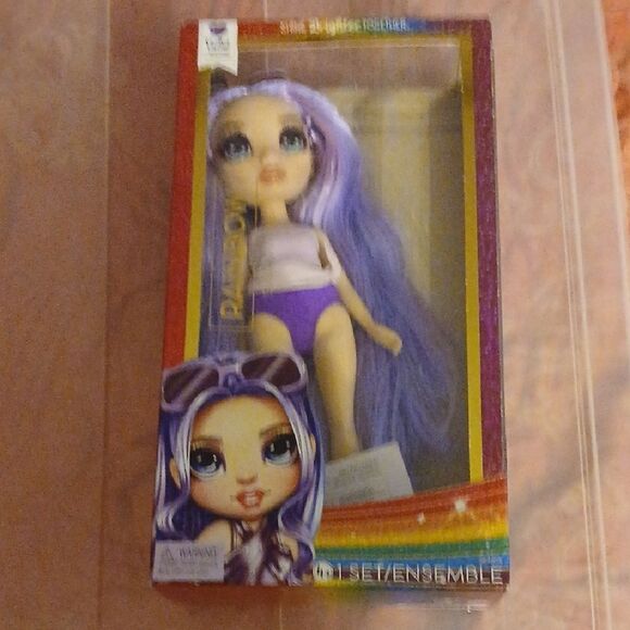 Rainbow High Doll with Purple Hair - Picture 5 of 5